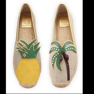 Tory Burch
Castaway Canvas Flat Espadrille,Neutral